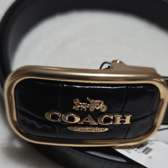 Coach Women's Black Leather Belt. - Picture 2 of 7